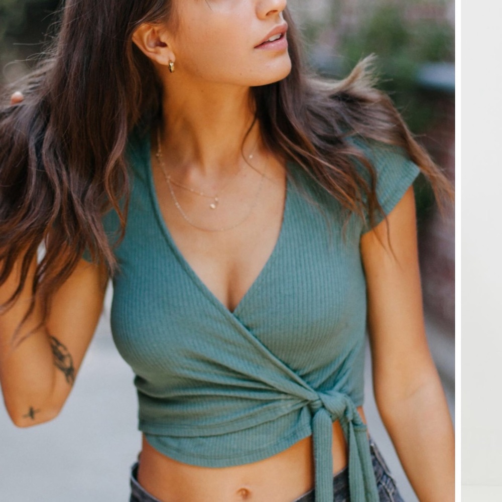 Urban outfitters green wrap shirt 👑🖤